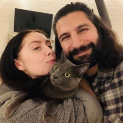 Kavyan Novak and Talitha Stones are parents to cats.